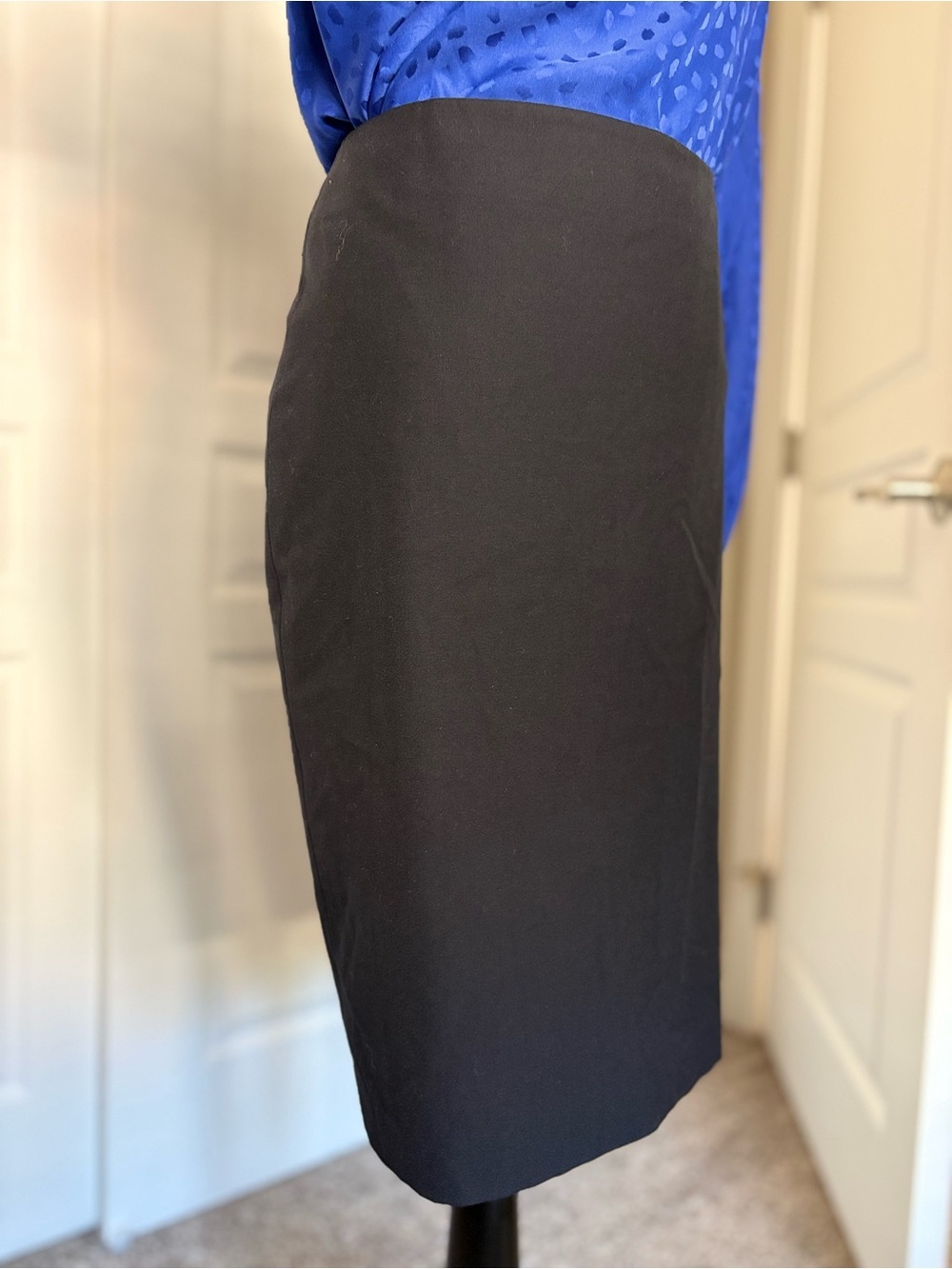 Ann Taylor Black Knee Length Pencil Skirt - Office, Classic, Closet Staple - Picture 8 of 12